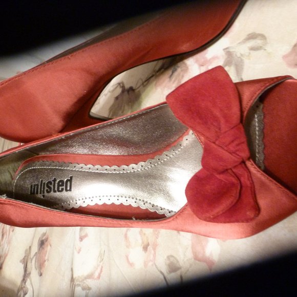 Unlisted Red  Peep Toe Heels with Bow  sz 10 NWOP - Picture 15 of 15